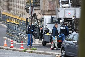 Robbery at the Louvre Museum - Paris