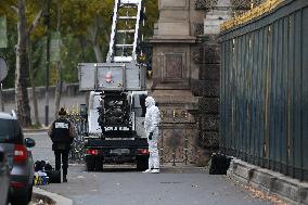 Robbery at the Louvre Museum - Paris