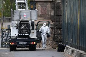 Robbery at the Louvre Museum - Paris