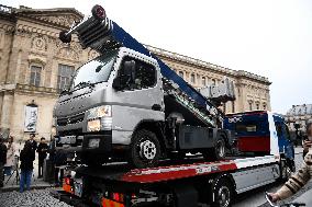 Robbery at the Louvre Museum - Paris