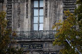 Robbery at the Louvre Museum - Paris