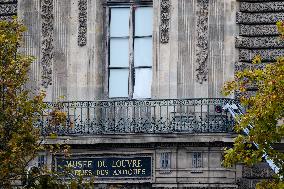 Robbery at the Louvre Museum - Paris