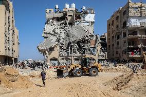 A Bulldozer Is Used In Search Of Bodies Of Israeli Hostages - Gaza