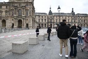 Robbery at the Louvre Museum - Paris