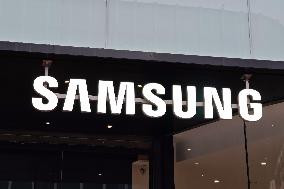 Samsung Store