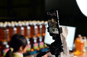 China Online Anchor Industry