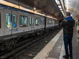 The New Trains on Metro Line 10 - Paris