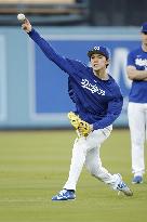Baseball: Dodgers pitcher Sasaki ahead of World Series