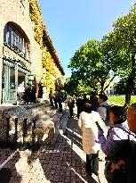 The Masses Mourn The Passing of  YANG Chen Ning in Tsinghua University