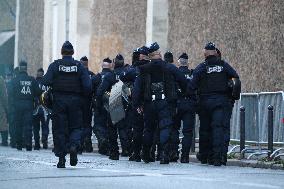 Awaiting Sarkozy s Arrival at La Sante Prison - Paris