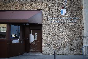 Illustration - La Sante Prison Exterior - Paris