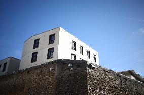 Illustration - La Sante Prison Exterior - Paris