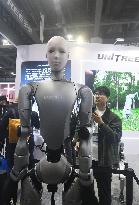 Unitree's First Biomimetic Humanoid Robot H2