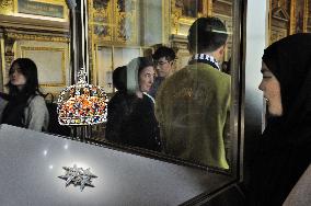 Robbery at the Louvre Museum - French Crown Jewels - Paris
