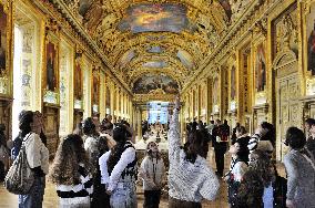Robbery at the Louvre Museum - French Crown Jewels - Paris