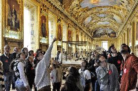 Robbery at the Louvre Museum - French Crown Jewels - Paris