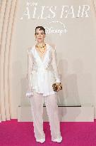 All's Fair Disney+ Paris Serie Premiere NB