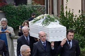 Pamela Genini Funeral Service Held - Ital