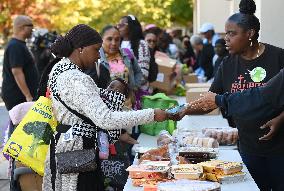 Food Distribution for Unpaid Federal Employees During the Shutdown - USA