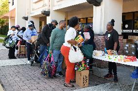 Food Distribution for Unpaid Federal Employees During the Shutdown - USA