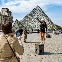 Illustration - Louvre - Paris