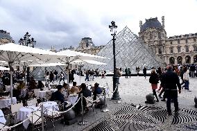 Louvre Museum Reopened Three Days After The Burglary - Paris
