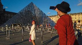 Illustration - Louvre - Paris