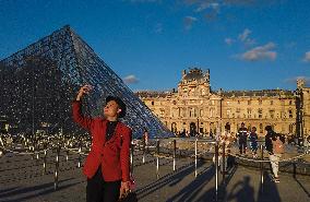 Illustration - Louvre - Paris