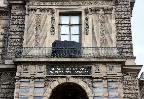 Louvre Museum Reopened Three Days After The Burglary - Paris
