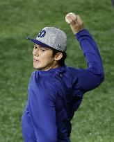 Baseball: Dodgers pitcher Sasaki ahead of World Series