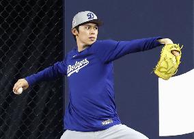 Baseball: Dodgers pitcher Sasaki ahead of World Series