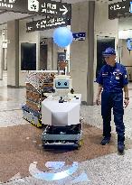 Transport robot demonstration at central Japan station