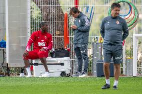 Paul Pogba Undergoes Medical Treatment During Training - La Turbie