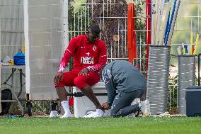 Paul Pogba Undergoes Medical Treatment During Training - La Turbie