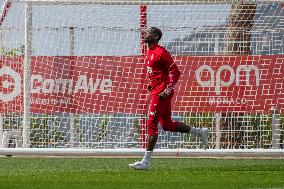 Paul Pogba Undergoes Medical Treatment During Training - La Turbie