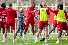 Paul Pogba Undergoes Medical Treatment During Training - La Turbie