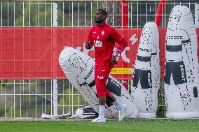 Paul Pogba Undergoes Medical Treatment During Training - La Turbie