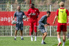 Paul Pogba Undergoes Medical Treatment During Training - La Turbie