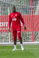 Paul Pogba Undergoes Medical Treatment During Training - La Turbie
