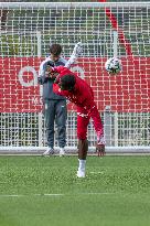 Paul Pogba Undergoes Medical Treatment During Training - La Turbie