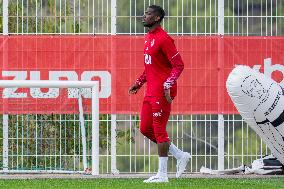 Paul Pogba Undergoes Medical Treatment During Training - La Turbie
