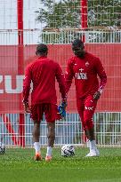 Paul Pogba Undergoes Medical Treatment During Training - La Turbie