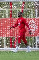 Paul Pogba Undergoes Medical Treatment During Training - La Turbie