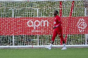 Paul Pogba Undergoes Medical Treatment During Training - La Turbie