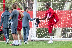 Paul Pogba Undergoes Medical Treatment During Training - La Turbie