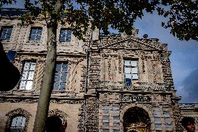 Louvre Museum Robbery Broken Window - Paris