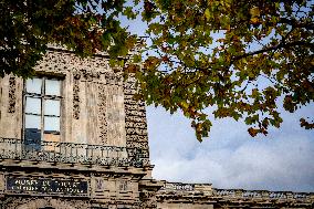 Louvre Museum Robbery Broken Window - Paris