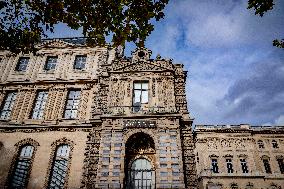Louvre Museum Robbery Broken Window - Paris