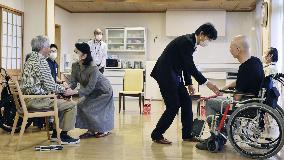 Crown prince visits nursing home for blind people in Shiga Pref.