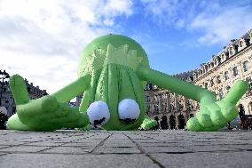 Giant Inflatable Kermit The Frog Installation - Paris